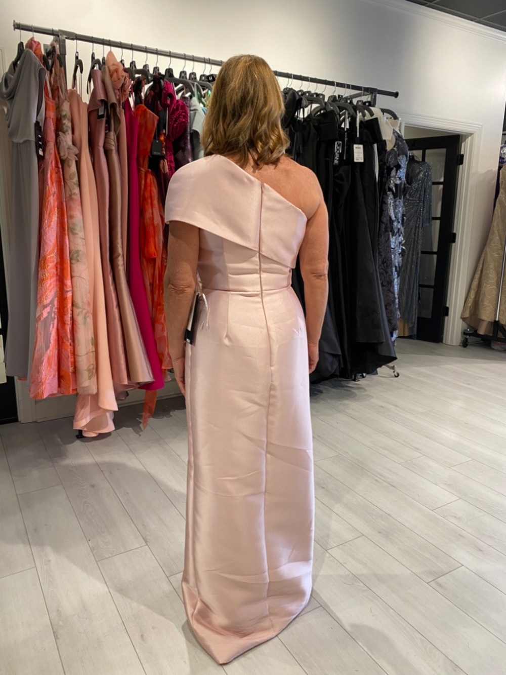 Feriani Couture/Gia Franco
Designer gown in blush size 10 - Picture 4 of 5
